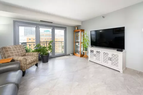 300 Walnut St #1301, Des Moines, IA 50309