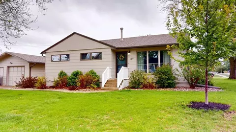 107 6th Ave, Sully, IA 50251