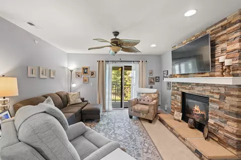 4821 86th St #21, Urbandale, IA 50322