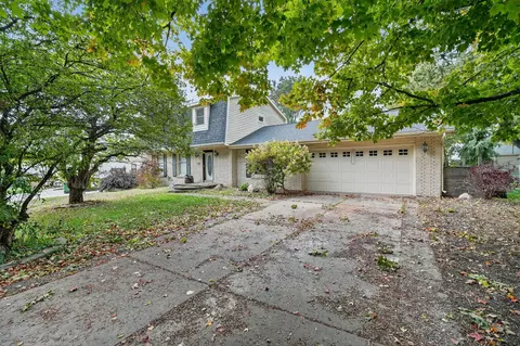 740 40th St, West Des Moines, IA 50265