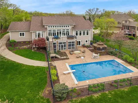 14239 Ridgemont Dr, Urbandale, IA 50323