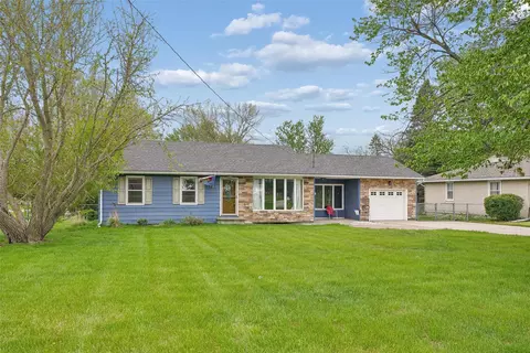 2713 1st Ave E, Newton, IA 50208