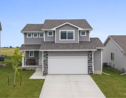 2948 Primrose Ln, Pella, IA 50219