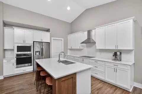 135 SE Silver Pointe Dr, Waukee, IA 50263