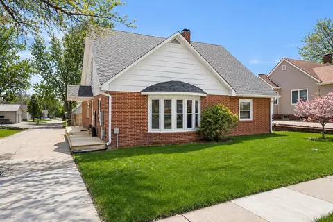 309 Union St, Pella, IA 50219