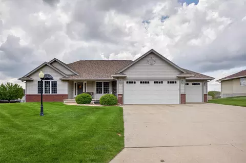 5764 NW 3rd Ct, Des Moines, IA 50313