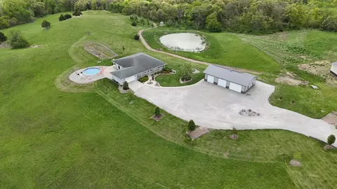 13186 Clearview Ct, Moravia, IA 52571