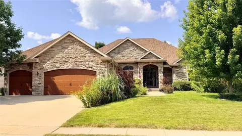 16915 Winston Cir, Clive, IA 50325