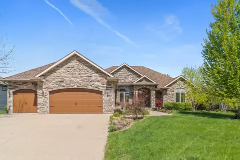 16915 Winston Cir, Clive, IA 50325