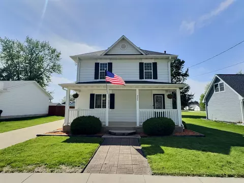 325 NW Lynn Ave, Earlham, IA 50072