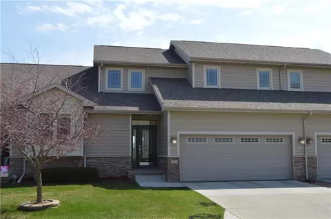 5437 Prairie Pkwy, Johnston, IA 50131