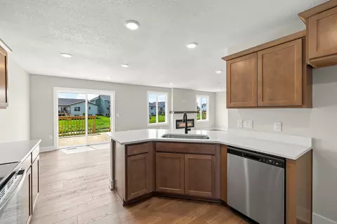Kitchen - 4221 NE 5th St, Ankeny, IA 50021 photo 3 of 4