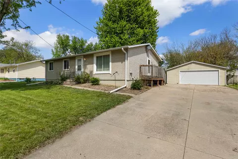 2347 E 38th St, Des Moines, IA 50317