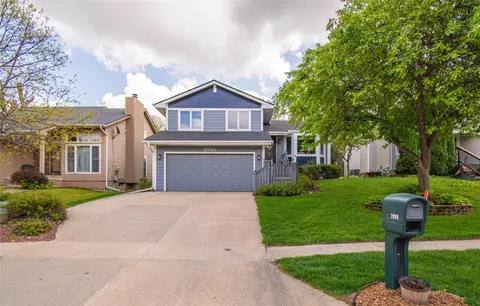 7090 Hickory Ln, Urbandale, IA 50322