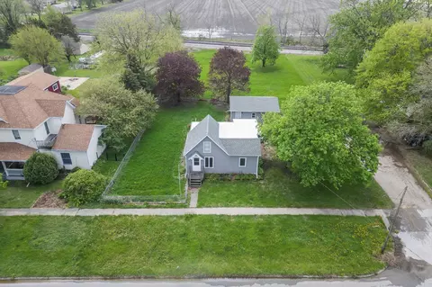 470 NW 2nd St, Earlham, IA 50072