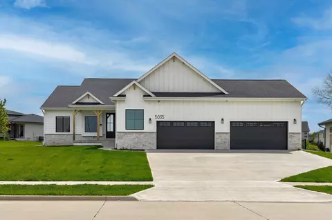 5035 150th St, Urbandale, IA 50323