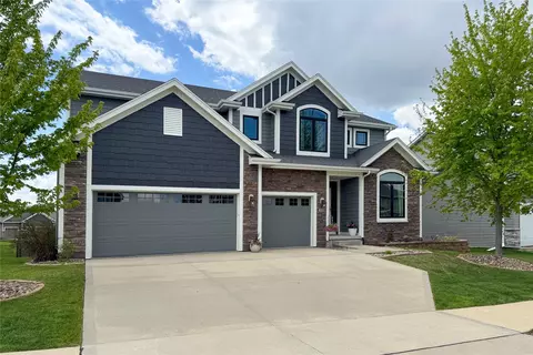 210 Dunham Dr, Waukee, IA 50263