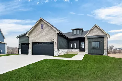 1330 NW Brooks Dr, Waukee, IA 50263