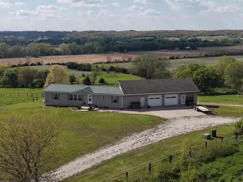 3011 Settlers Trl, Saint Charles, IA 50240