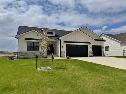 1350 NW Brooks Dr, Waukee, IA 50263