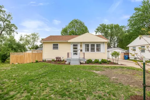 2015 50th Pl, Des Moines, IA 50310