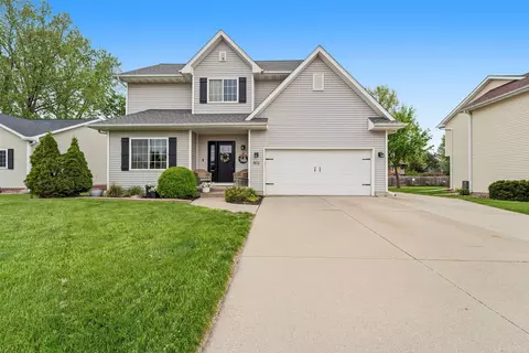 802 Edgewater Dr, Polk City, IA 50226