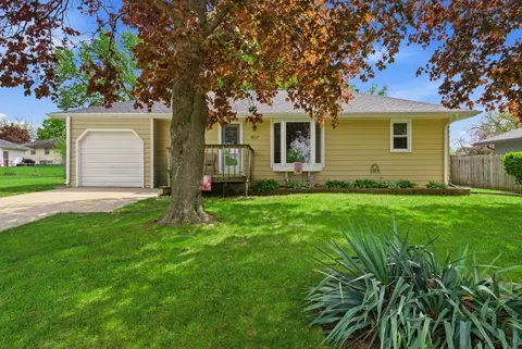 907 W Euclid Ave, Indianola, IA 50125