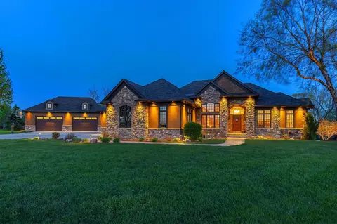1712 E 1st St, Huxley, IA 50124
