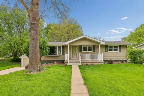 503 N 7th St, Guthrie Center, IA 50115