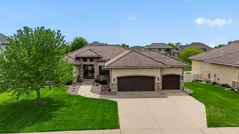 624 19th St SW, Altoona, IA 50009