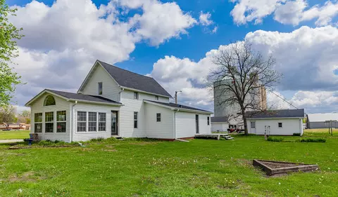402 S Vine St, Cambridge, IA 50046