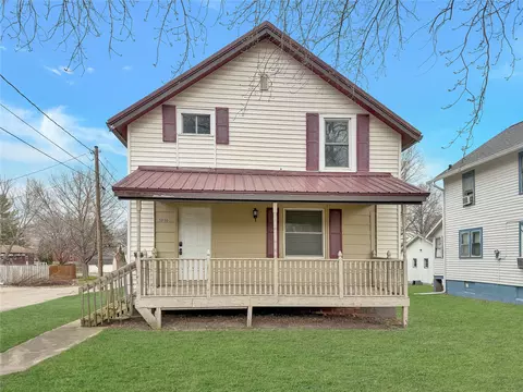 1010 W 5th St, Perry, IA 50220