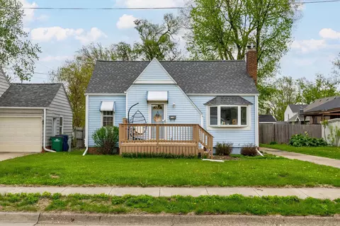 3909 68th St, Urbandale, IA 50322