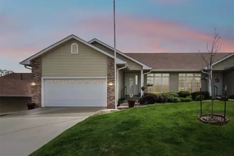 613 Trail Ridge Rd, Indianola, IA 50125