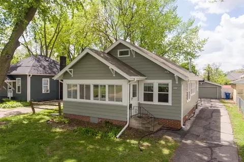 1338 33rd St, Des Moines, IA 50311