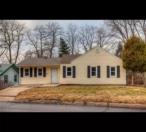 2704 Hubbell Ave, Des Moines, IA 50317