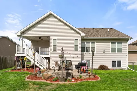 2225 SE Prairie Creek Dr, Waukee, IA 50263