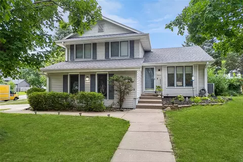 4600 Bel Aire Rd, Des Moines, IA 50310