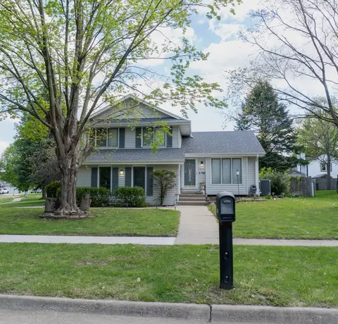 4600 Bel Aire Rd, Des Moines, IA 50310