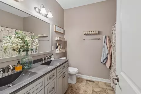 Bath - 3002 Kernel Ln, Adel, IA 50003 photo 1 of 3