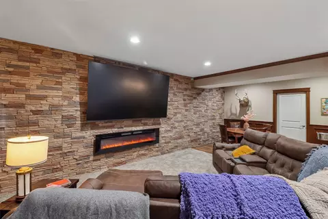 Living - 3002 Kernel Ln, Adel, IA 50003 photo 3 of 3