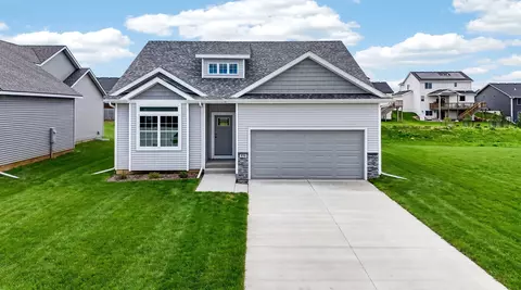 570 SE Hollow Ct, West Des Moines, IA 50265