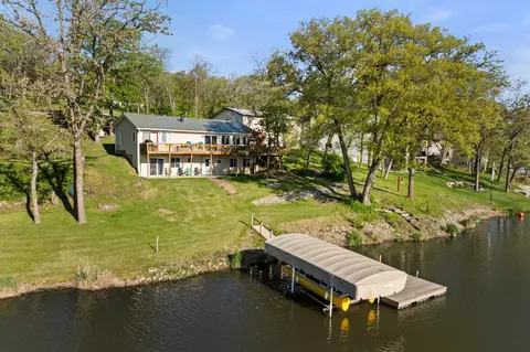 8412 Lakeshore Dr, Dexter, IA 50070