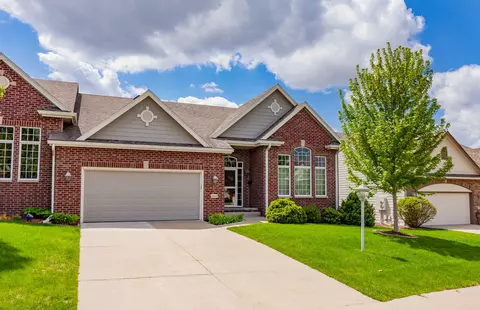 3608 152nd St, Urbandale, IA 50323