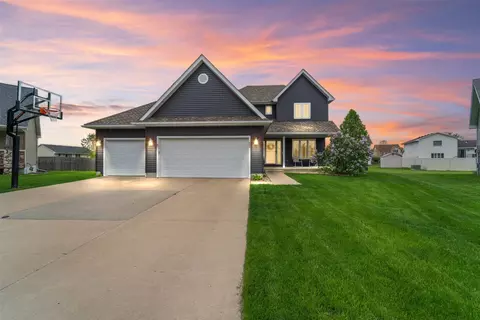 409 Tailfeather Ct NW, Bondurant, IA 50035