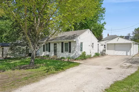 796 E Aurora Ave, Des Moines, IA 50313