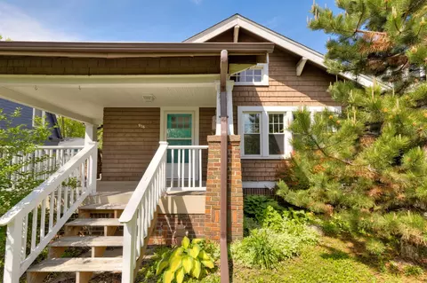 916 24th St, Des Moines, IA 50312