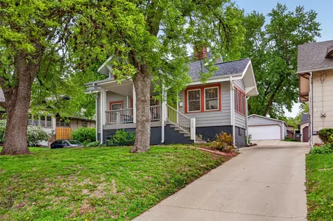 1447 48th St, Des Moines, IA 50311