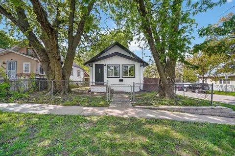 1642 22nd St, Des Moines, IA 50310