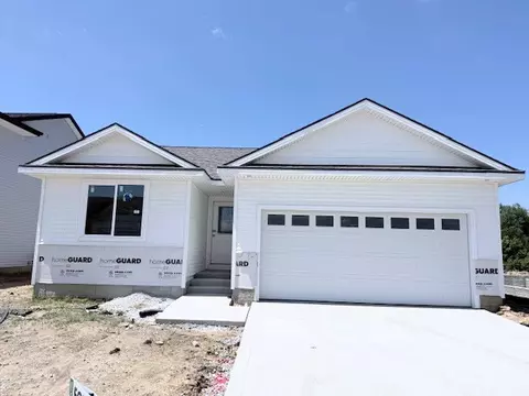 590 NW Rockwood Ln, Grimes, IA 50111
